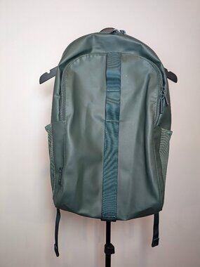 AWAY Active Backpack 26L - Color Forest Green EUC